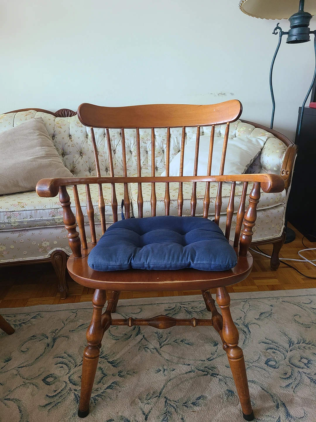 2 Wooden Chairs with Cushions - photo 2