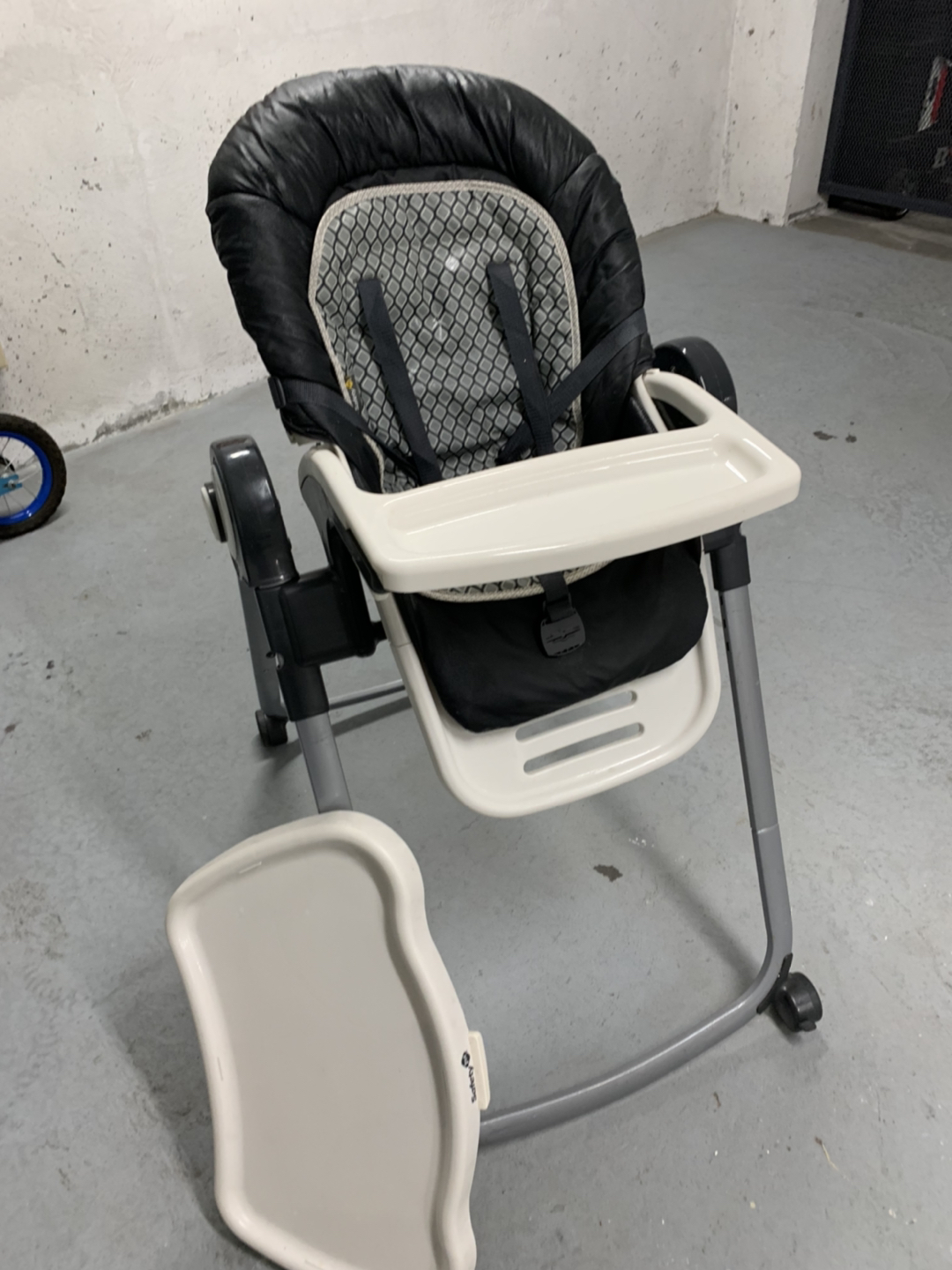 High chair - photo 2