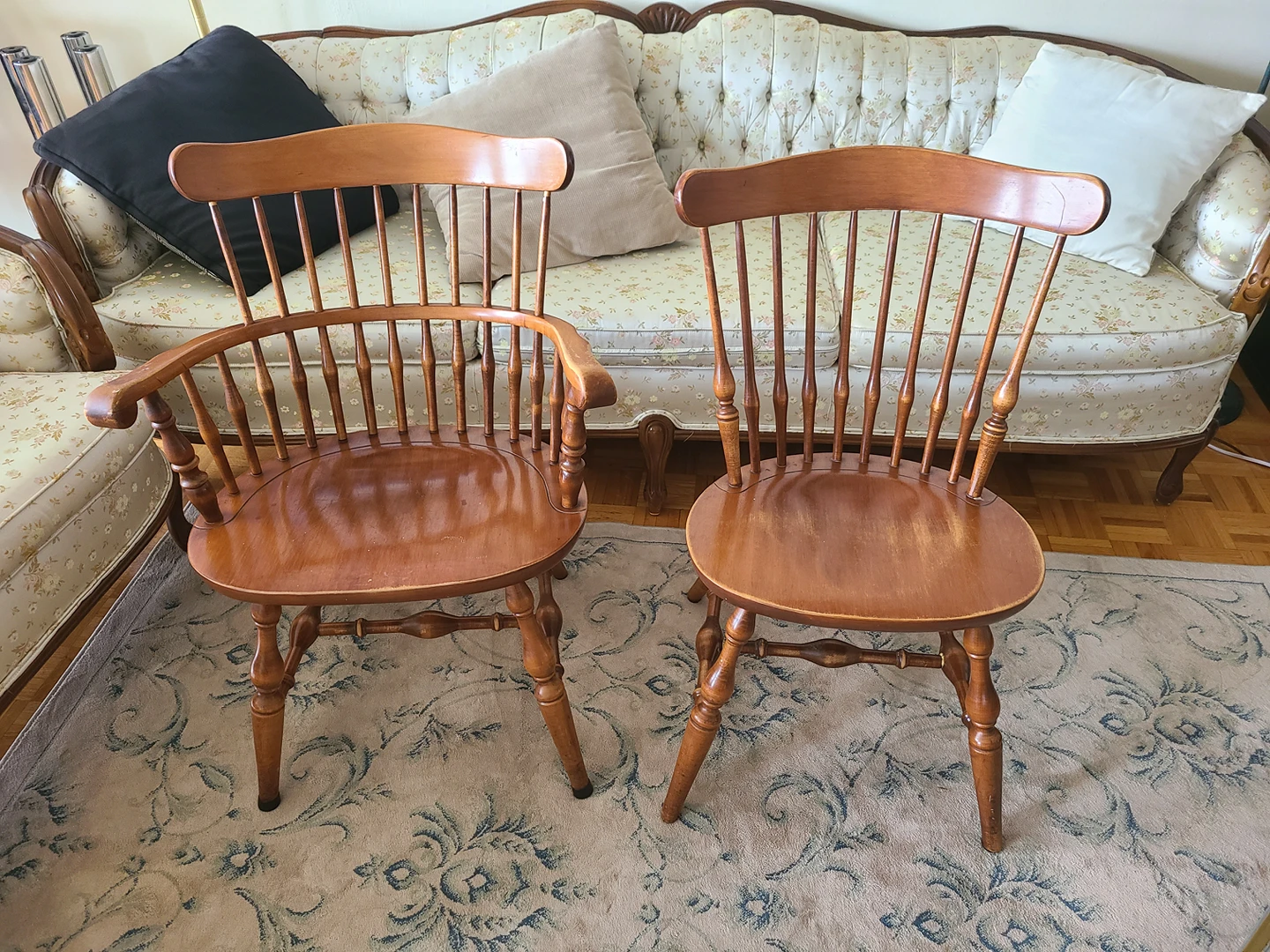 2 Wooden Chairs with Cushions - photo 4