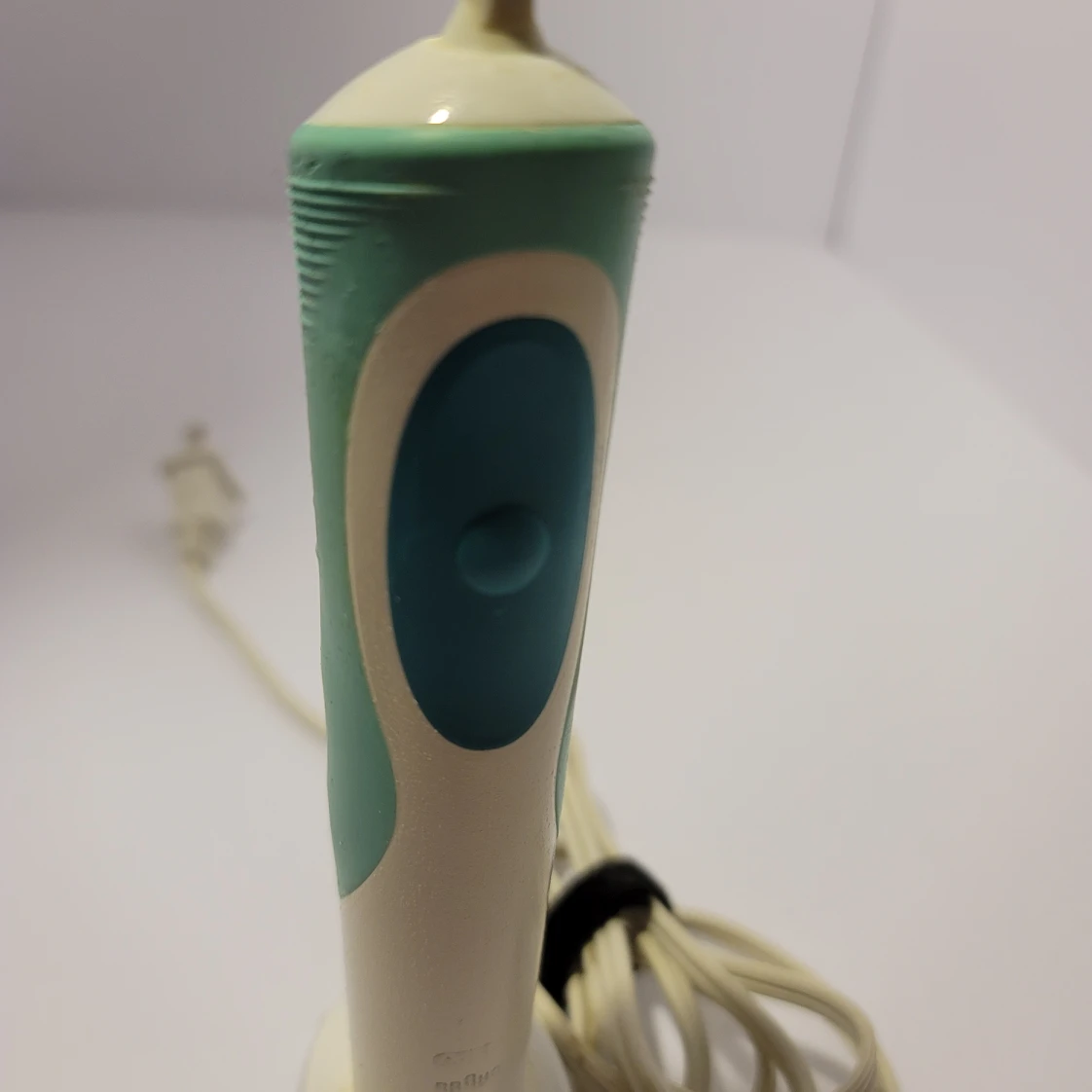 Oral B Electric Toothbrush