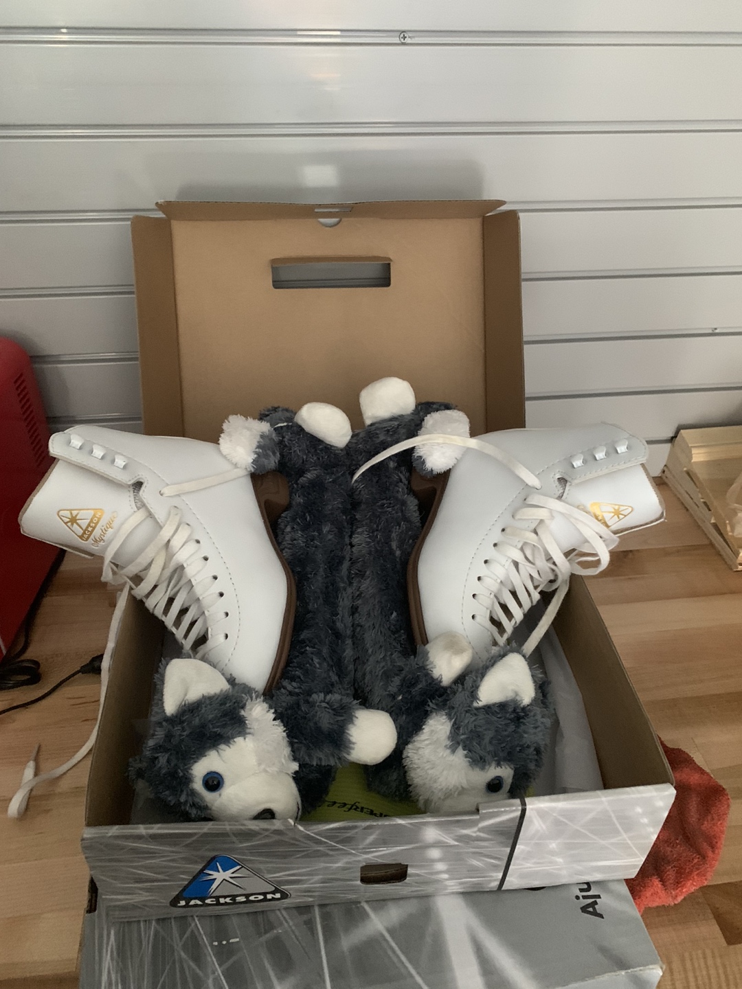 Girl Jackson Figure skates, good condition!