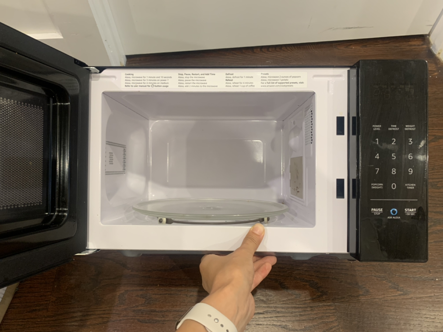 Amazon Basics Microwave - photo 3