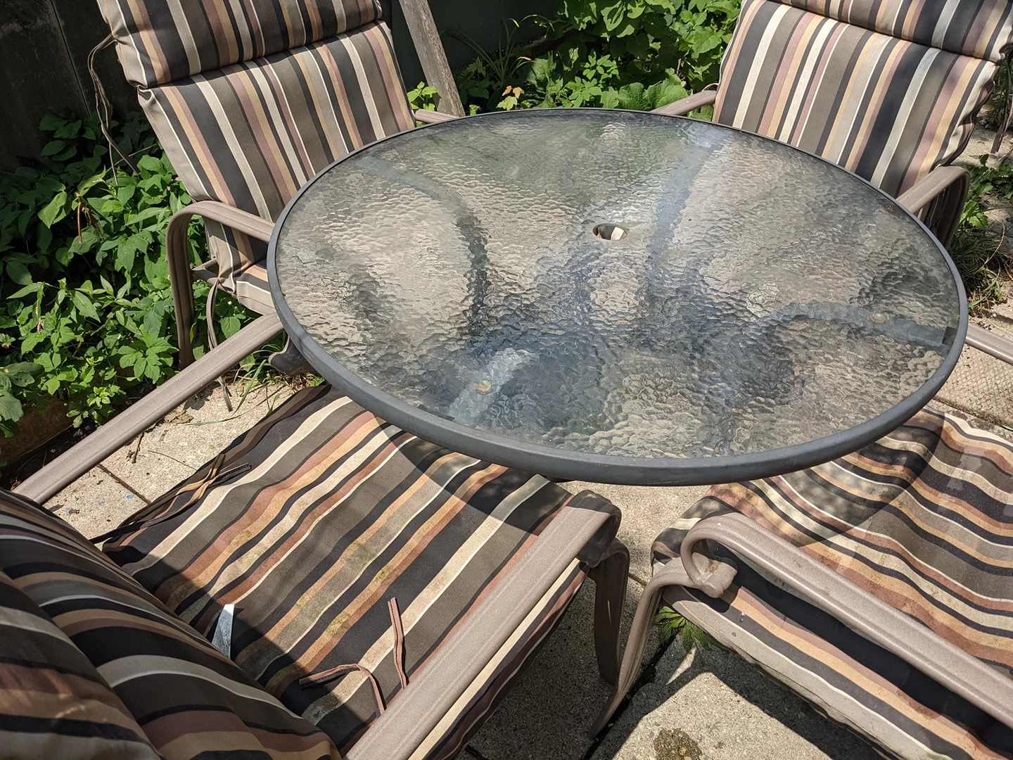 Patio table and chairs - photo 4