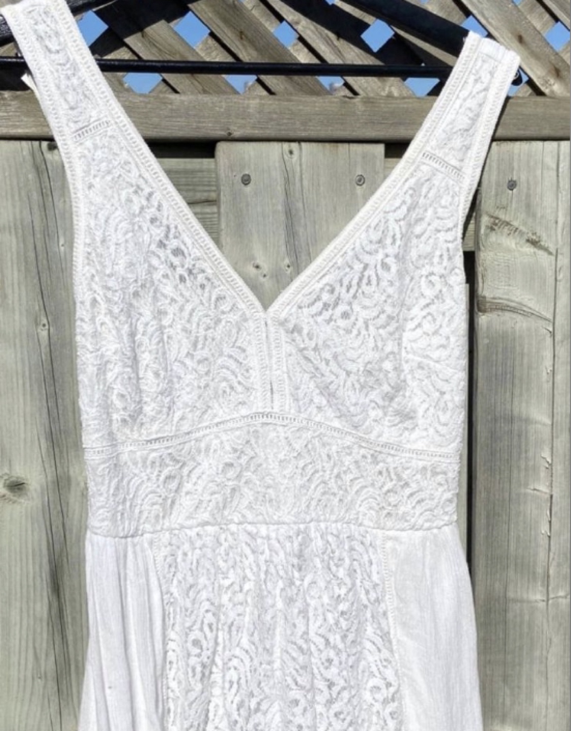 white dress  image indicator(2)