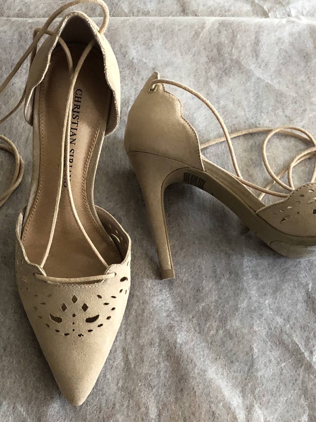 Faux suede heels Sz.5 image indicator(2)