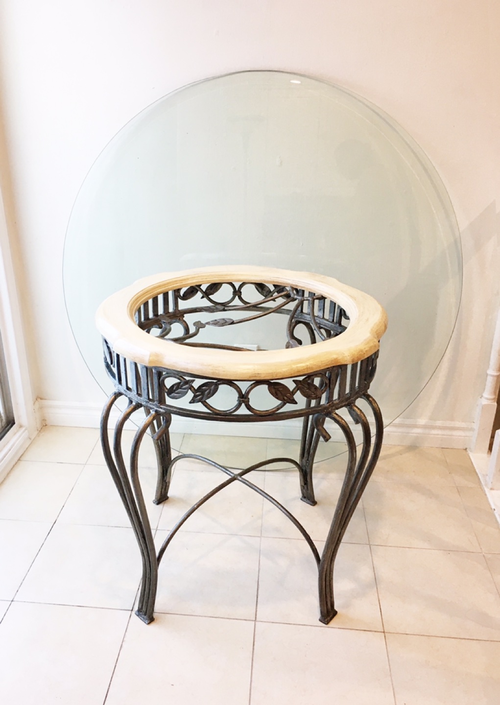 $80  48 inch Round Glass Dinning Table Only 
 thumbnail