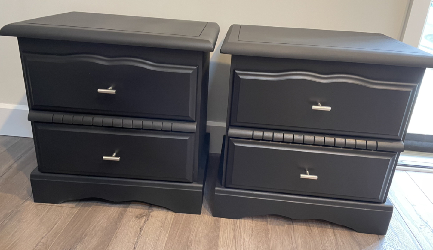 Pair of vintage nightstands 