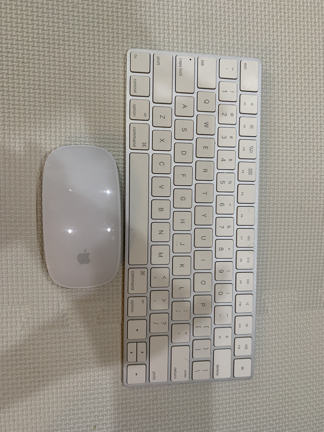 Apple Magic Keyboard & Mouse (Bluetooth)