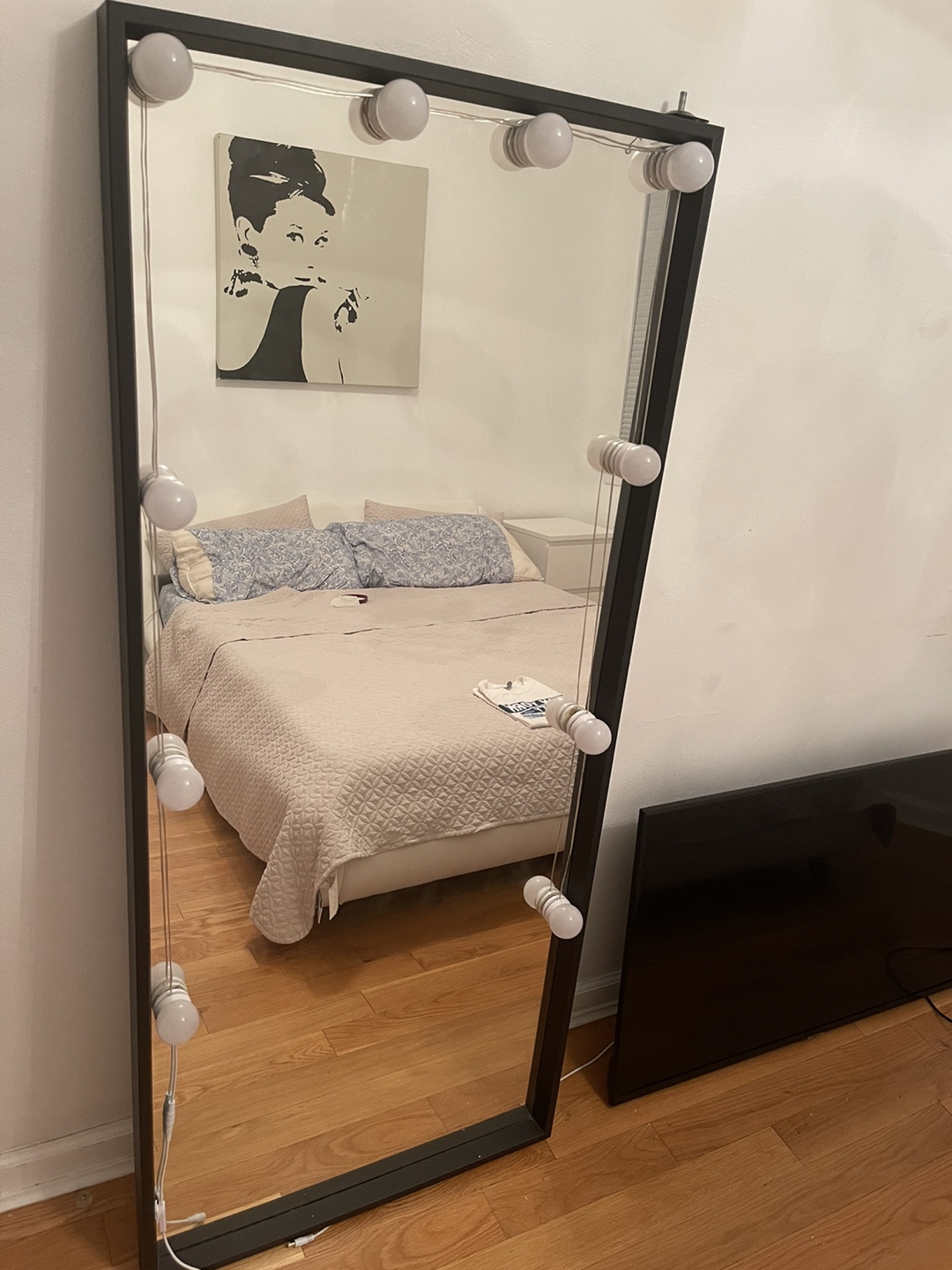 Wall mirror 