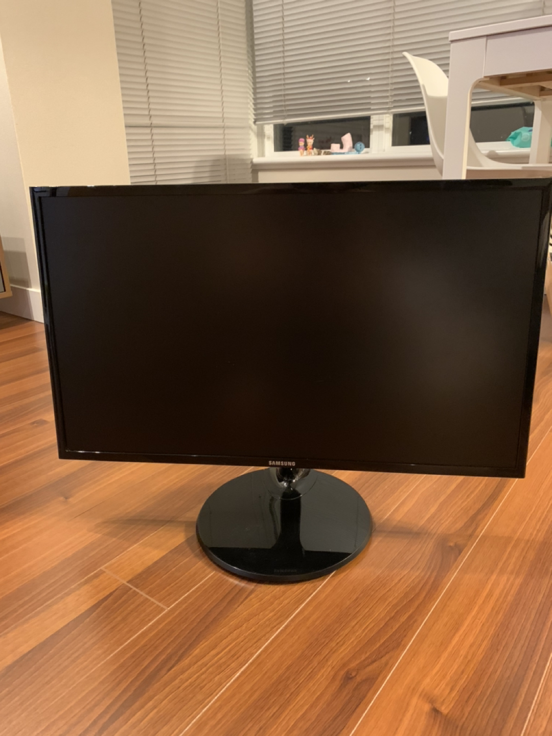 Samsung 27” Monitor