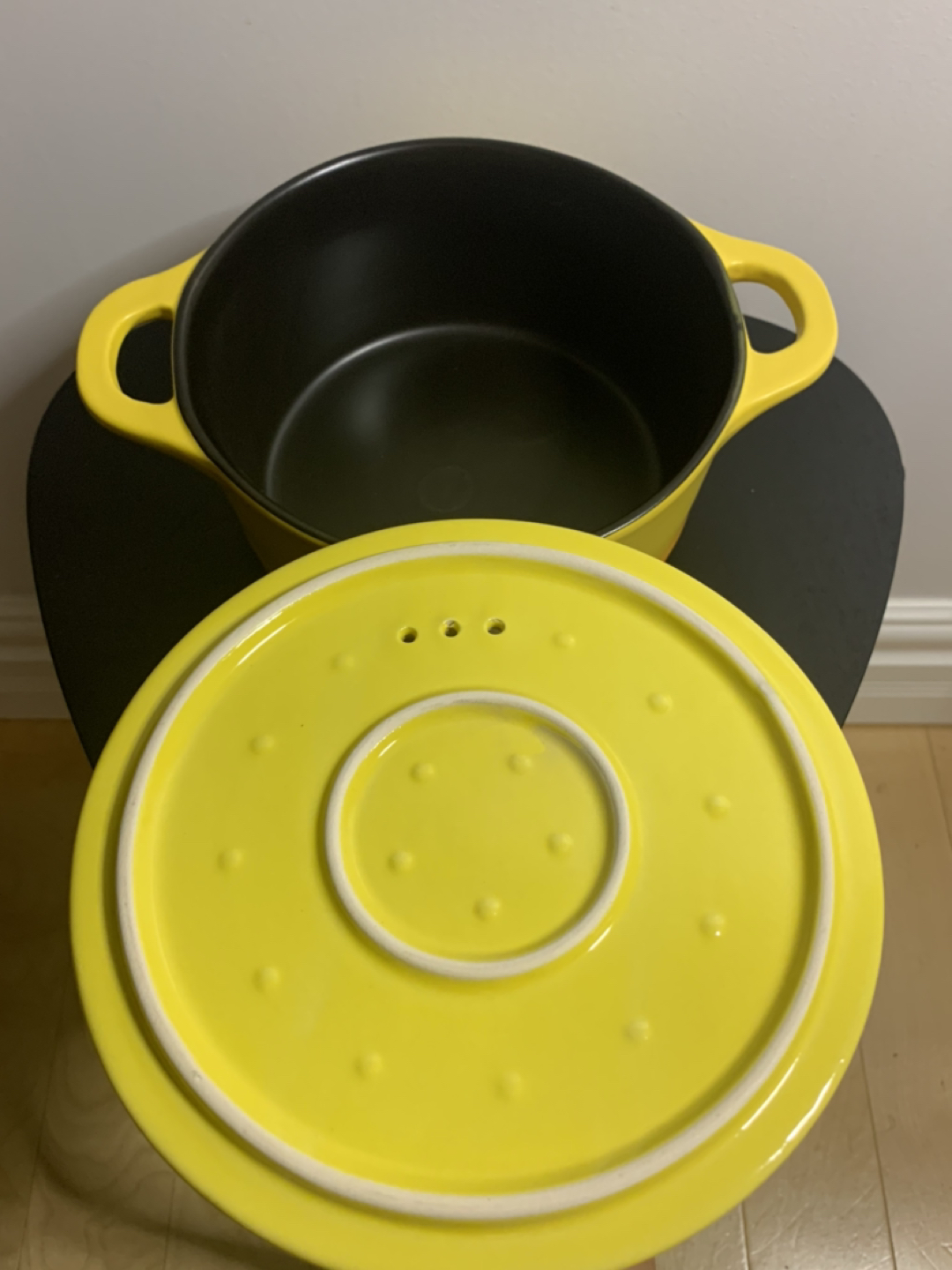 BNIB - Parini 1.5 Qt pot & lid set - photo 4