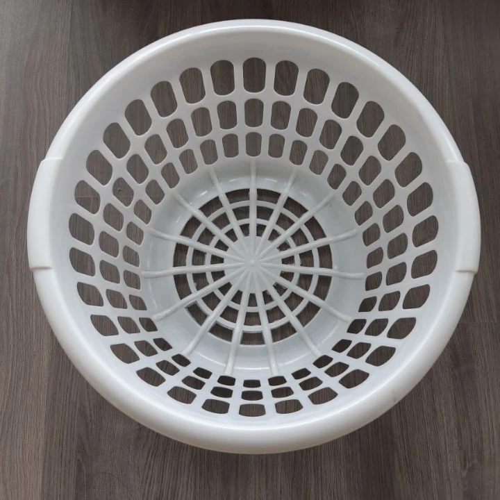 plastic laundry baskets #freecycle - photo 2