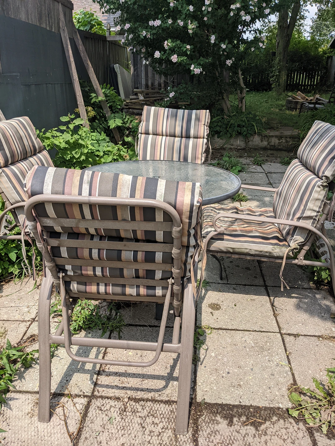 Patio table and chairs - photo 2
