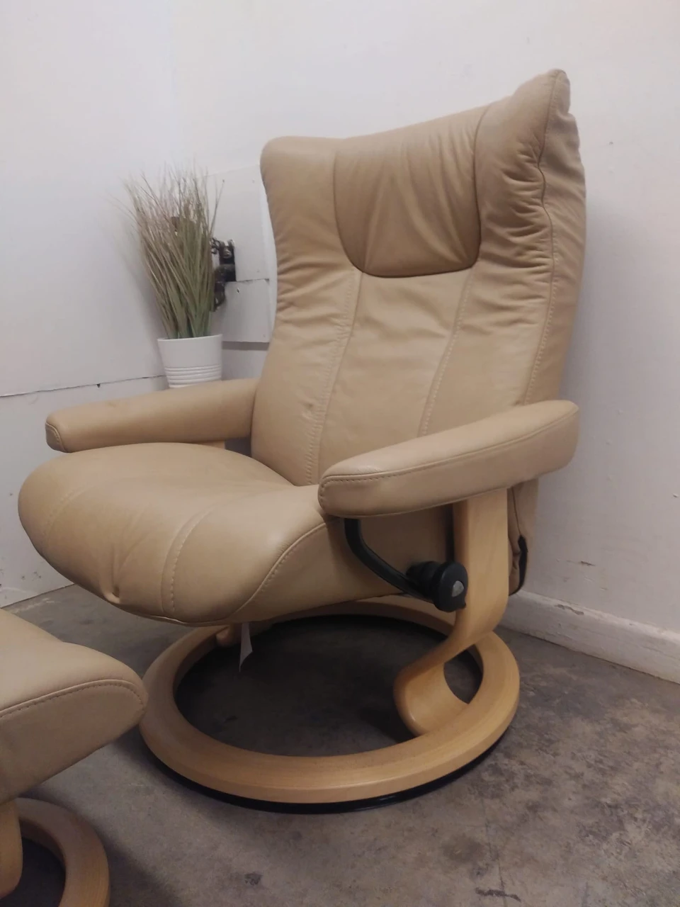 Recliner with Ottoman - photo 2