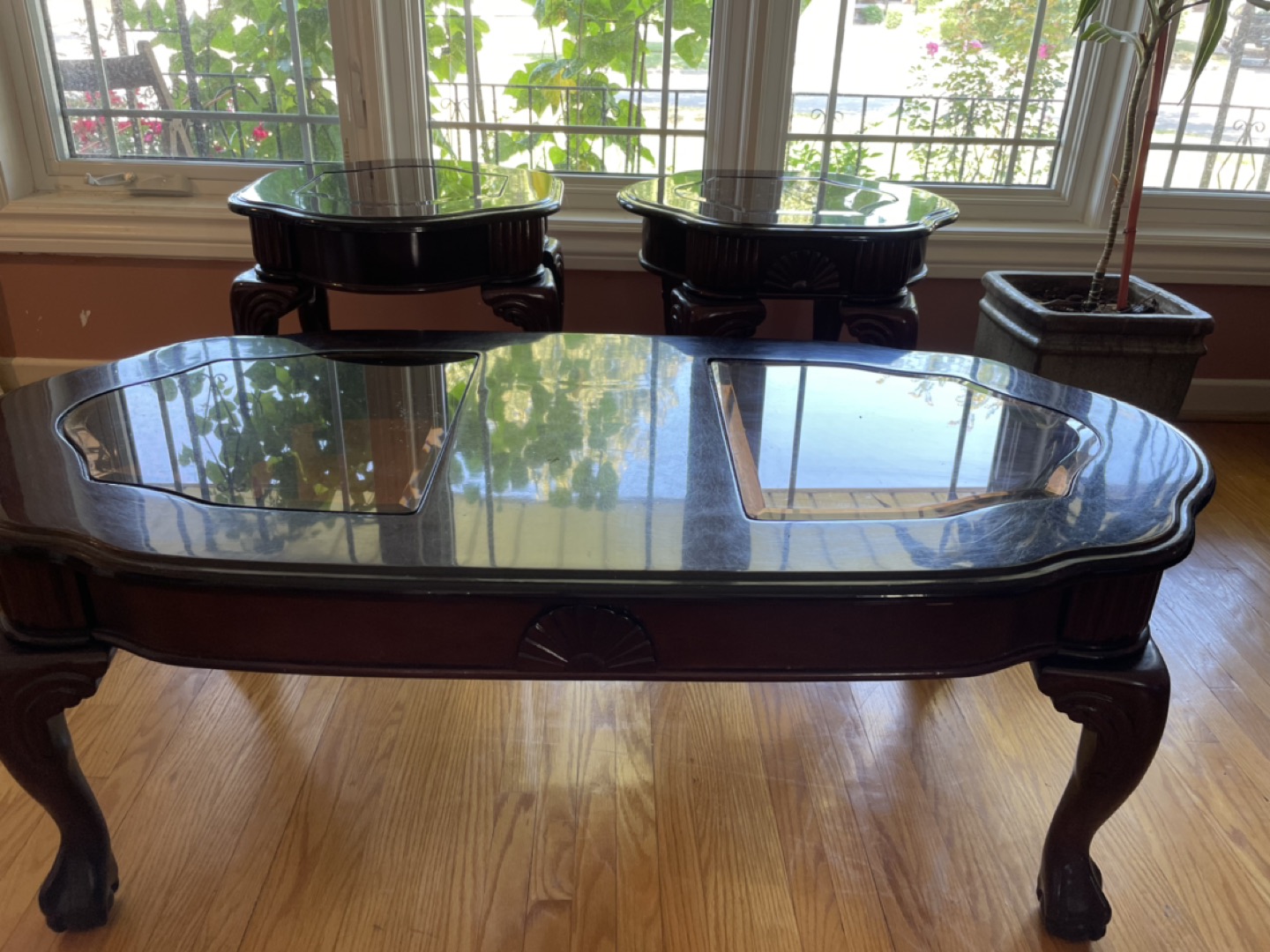 Coffee table with 2 side tables