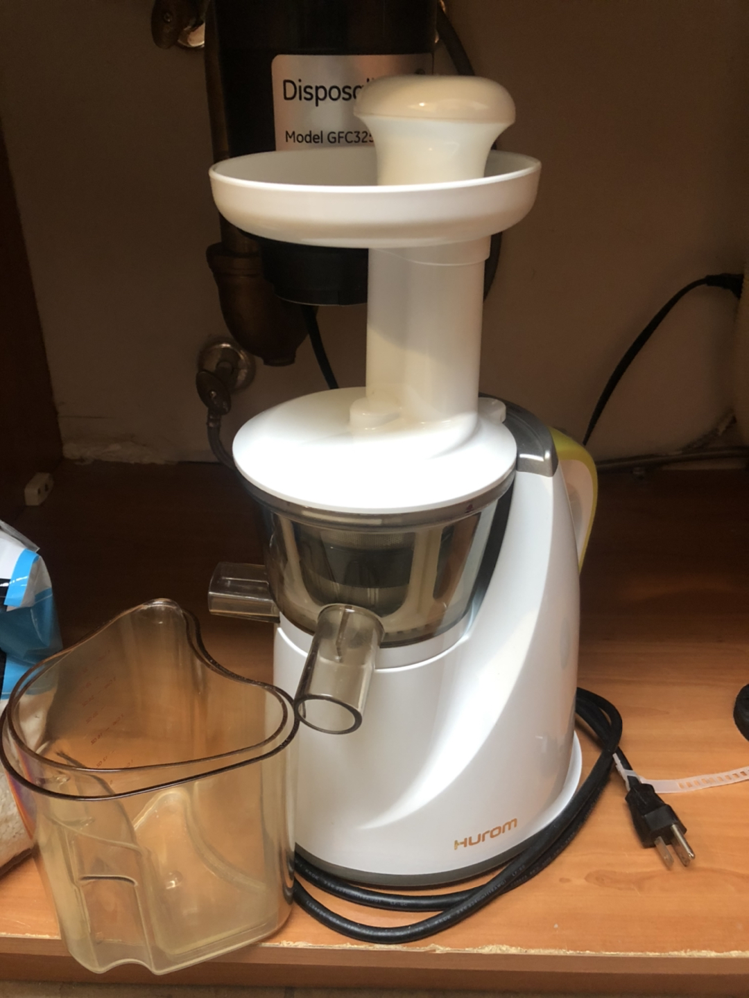 Hurom slow juicer