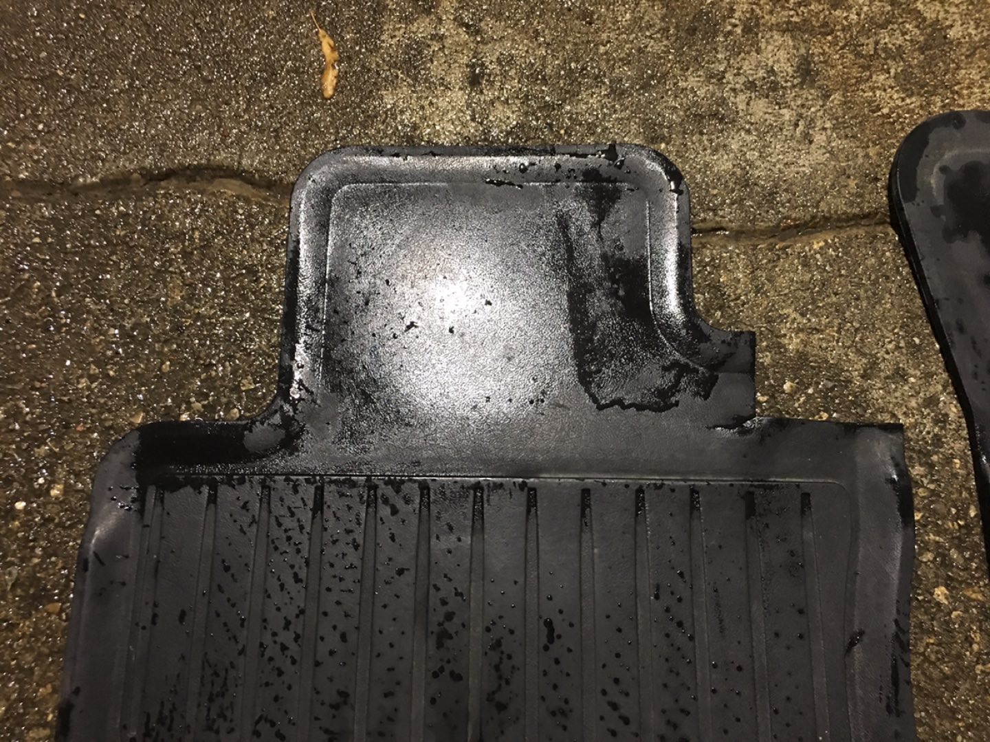 USED 1999-2001 Acura 3.2TL Front Rubber Mat image indicator(2)