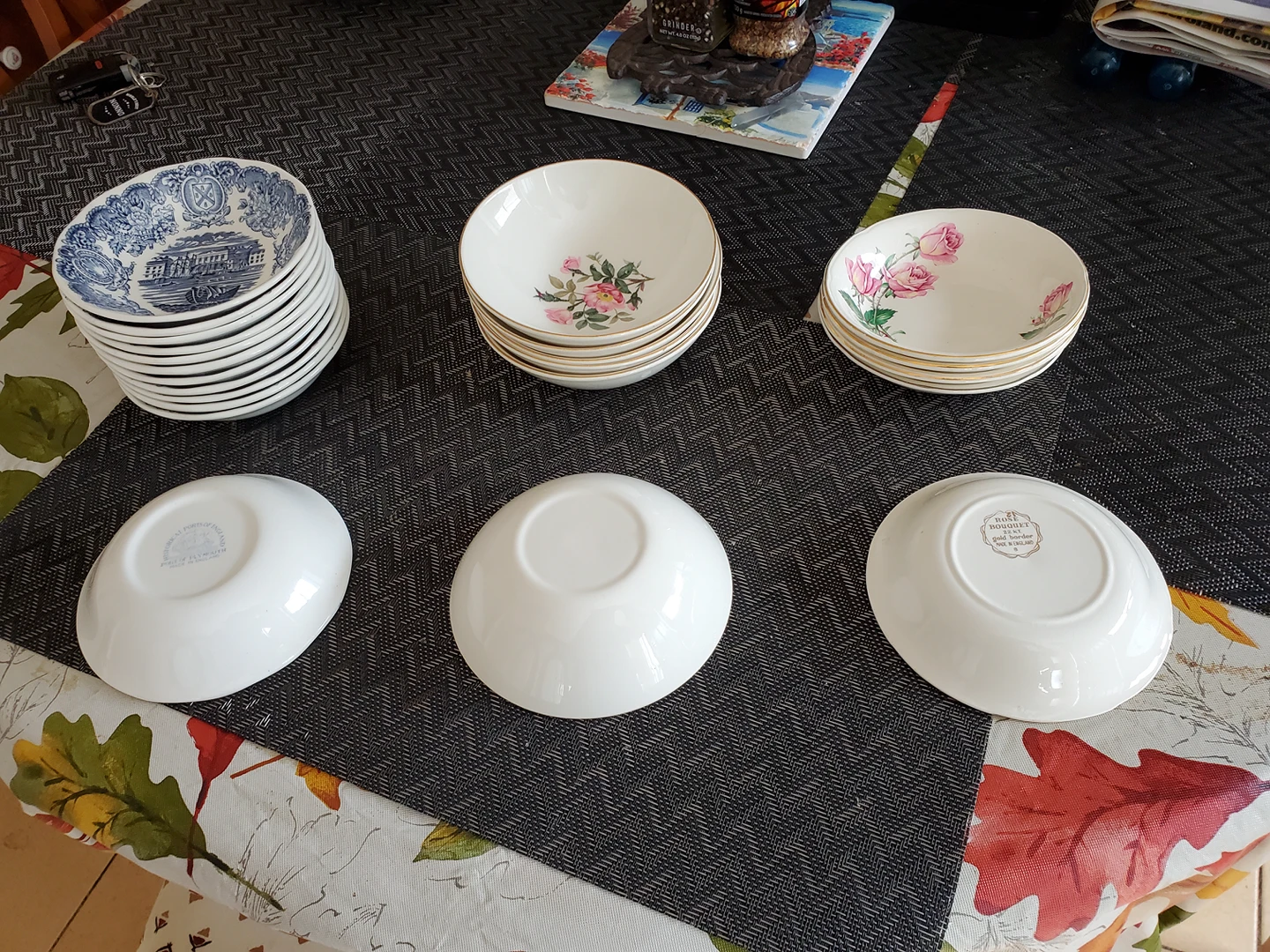 Small English China Dessert Bowls #freecycle thumbnail