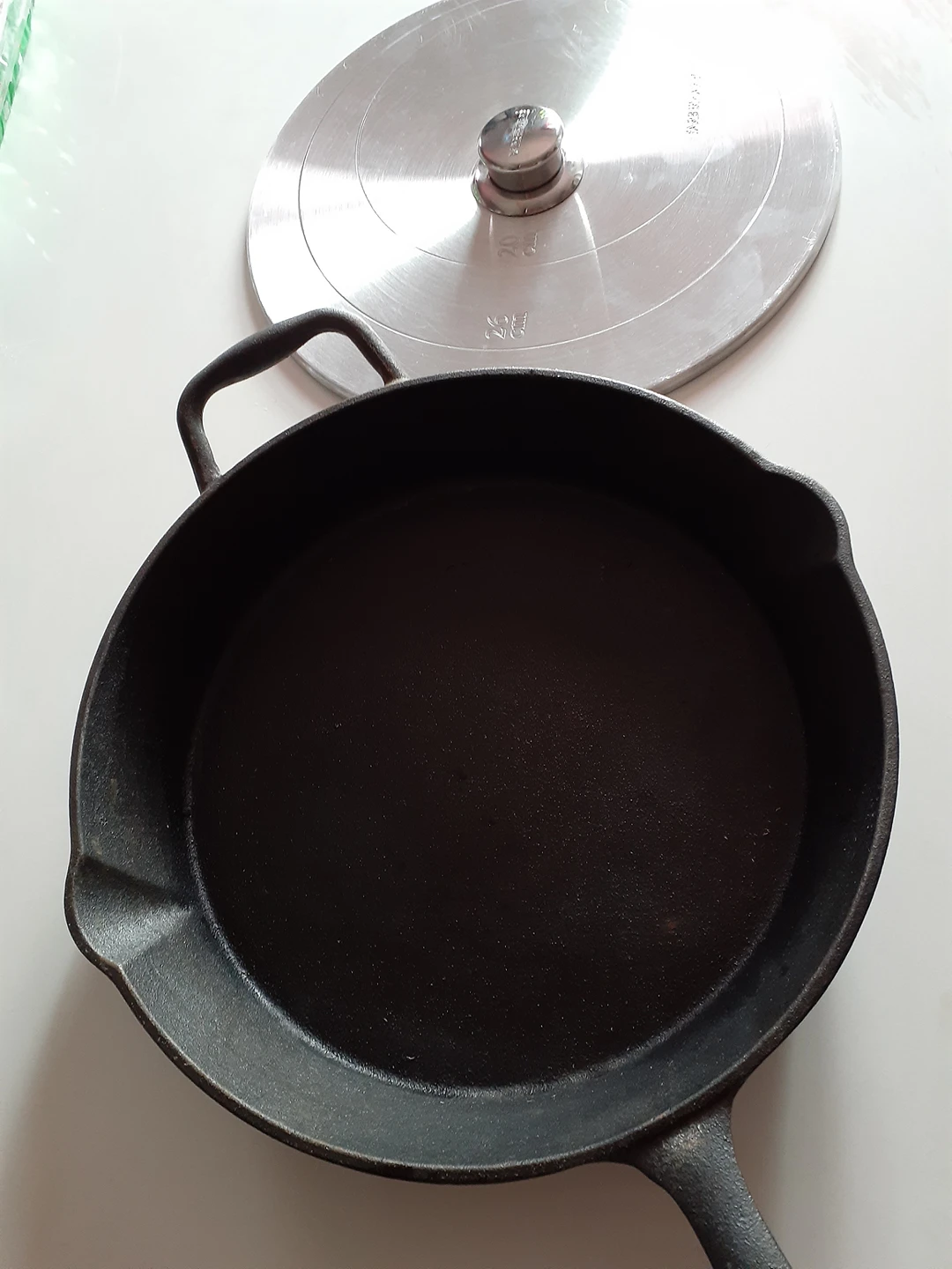 Caste Iron Skillet image indicator(4)