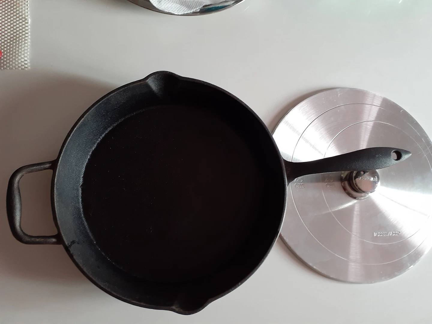 Caste Iron Skillet image indicator(2)