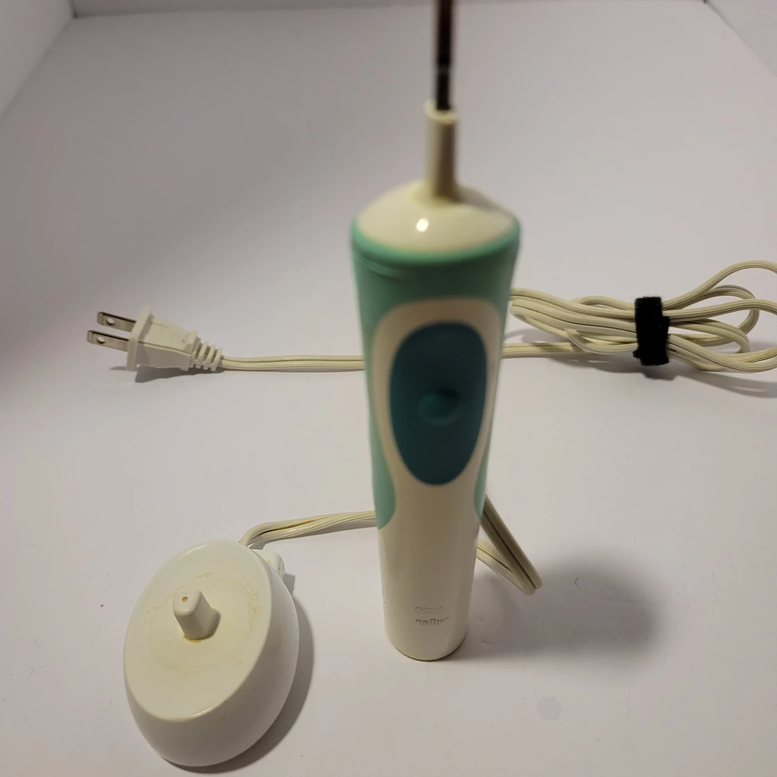 Oral B Electric Toothbrush - photo 3