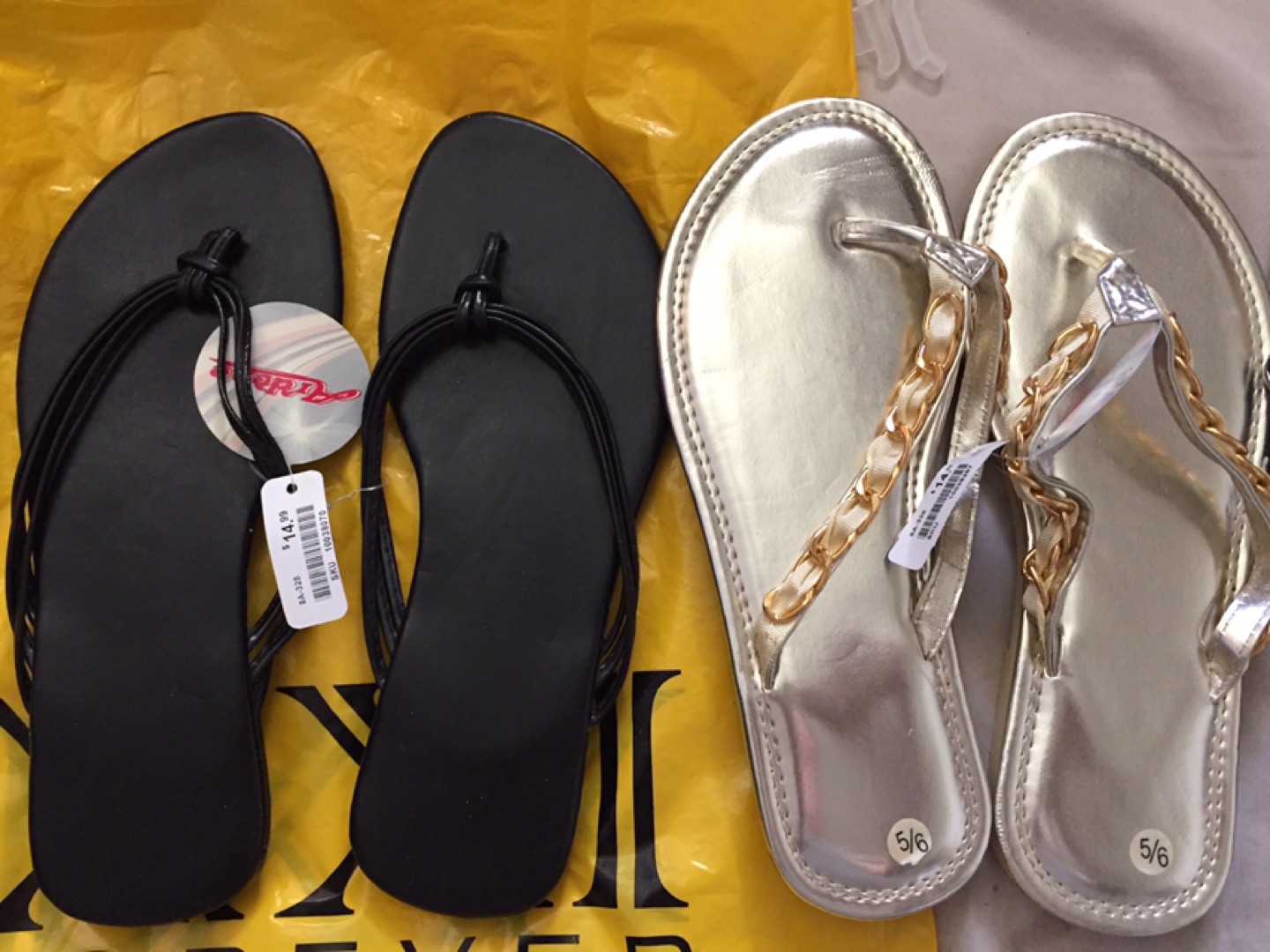 NEW - 4 pairs Womens sandals flip flops size 5, 6, 6.5 bundle 
