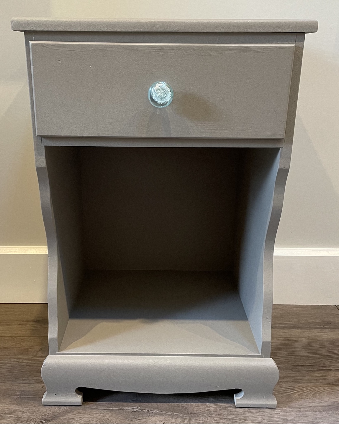 Vintage side table/nightstand 