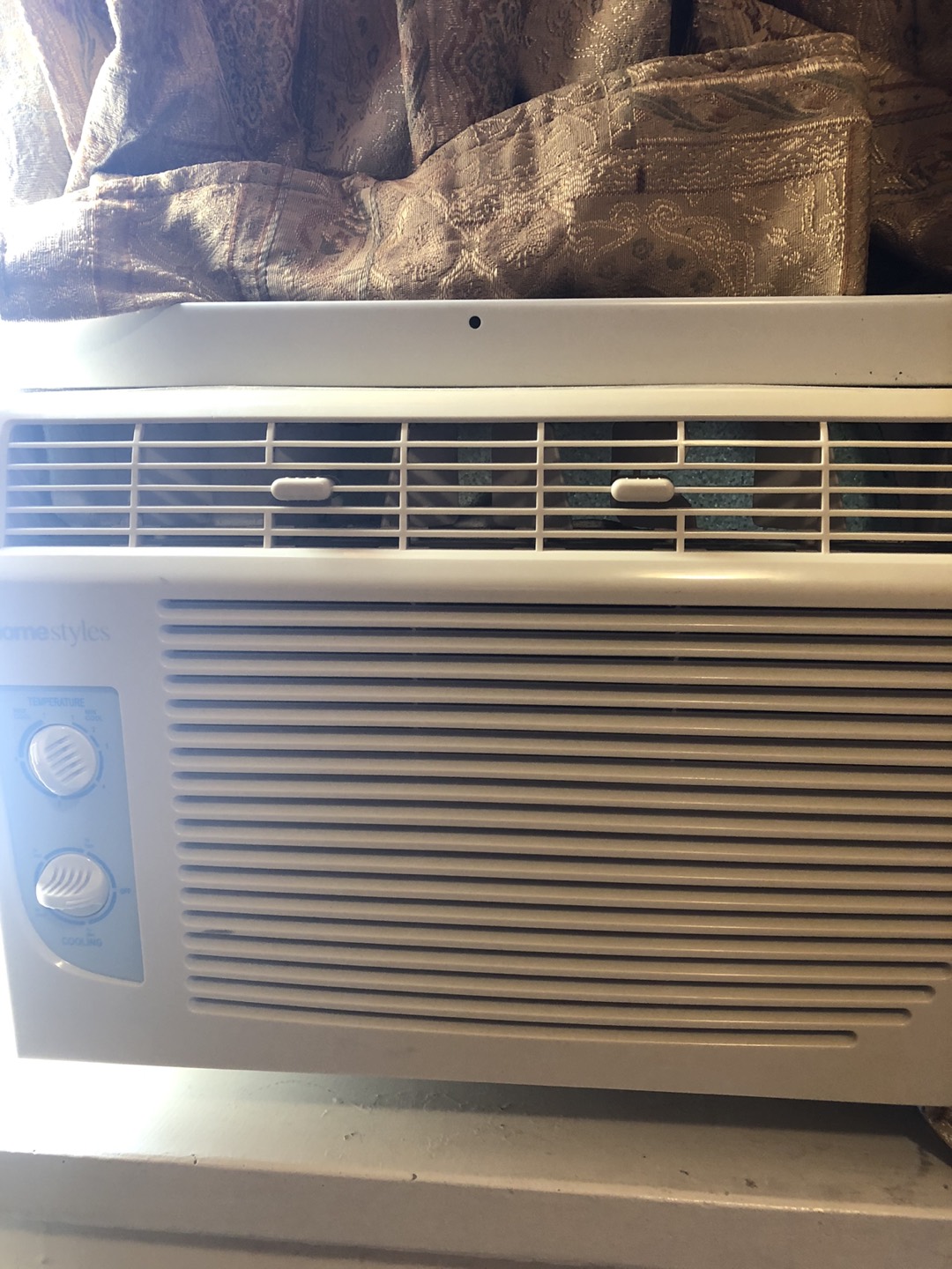 Air conditioning unit by Homestyles