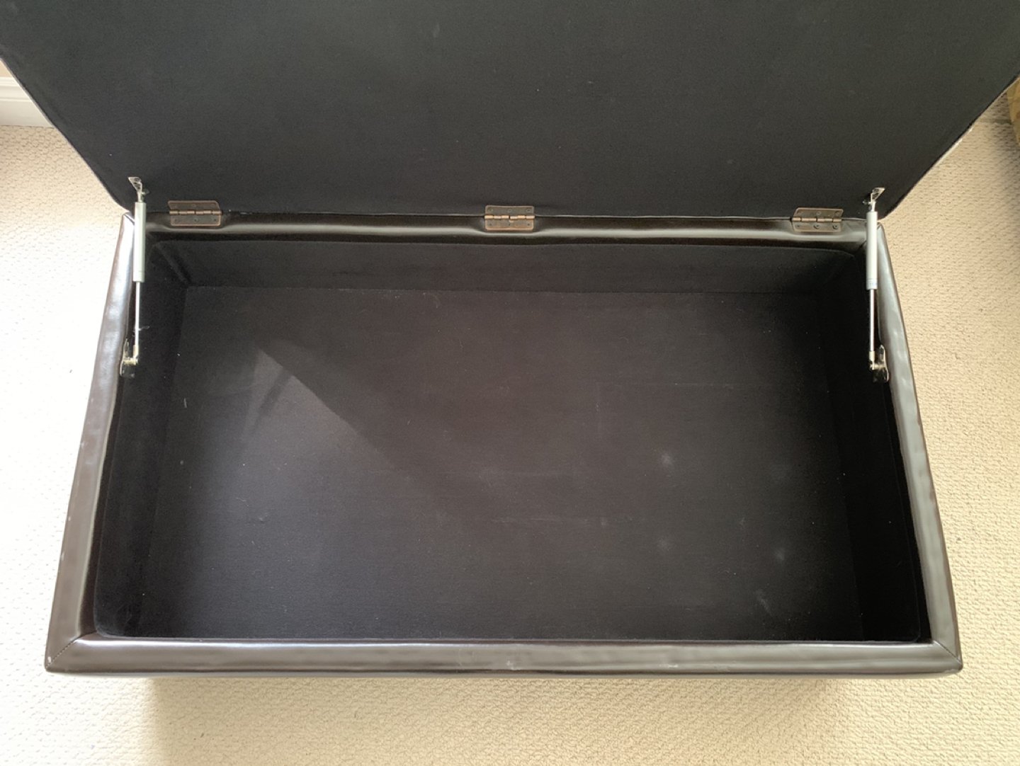 Free Urban Barn Ottoman image indicator(4)