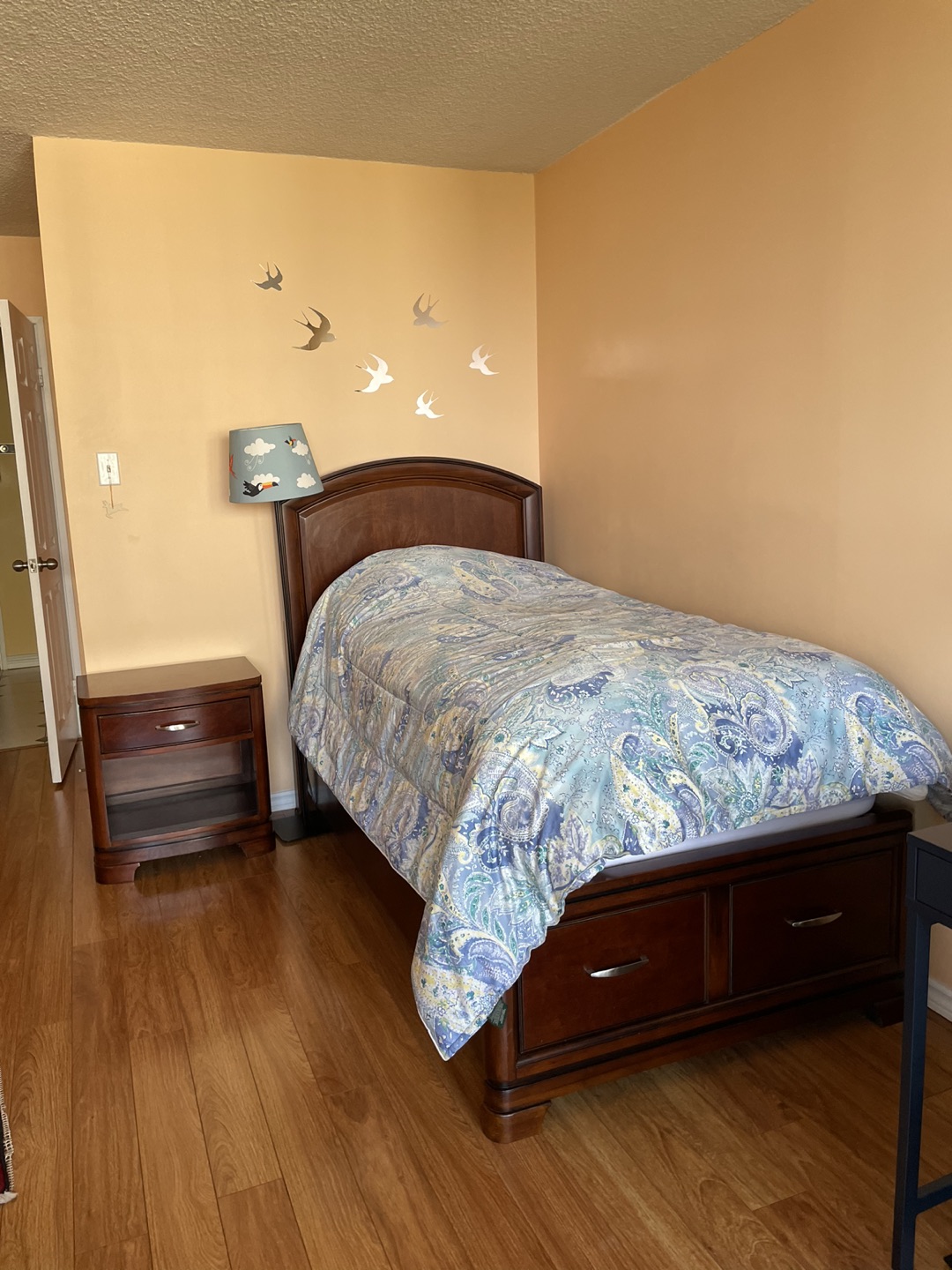 Twin bed