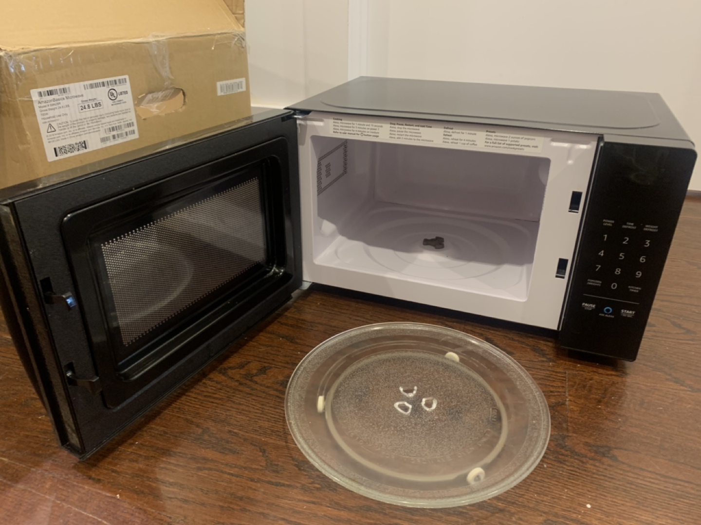 Amazon Basics Microwave - photo 2