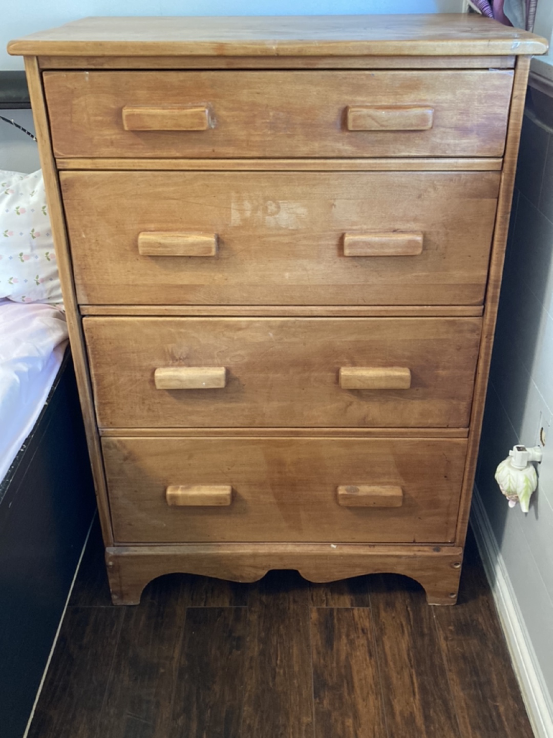 Selling Solid Wood Dresser in GREAT CONDITION