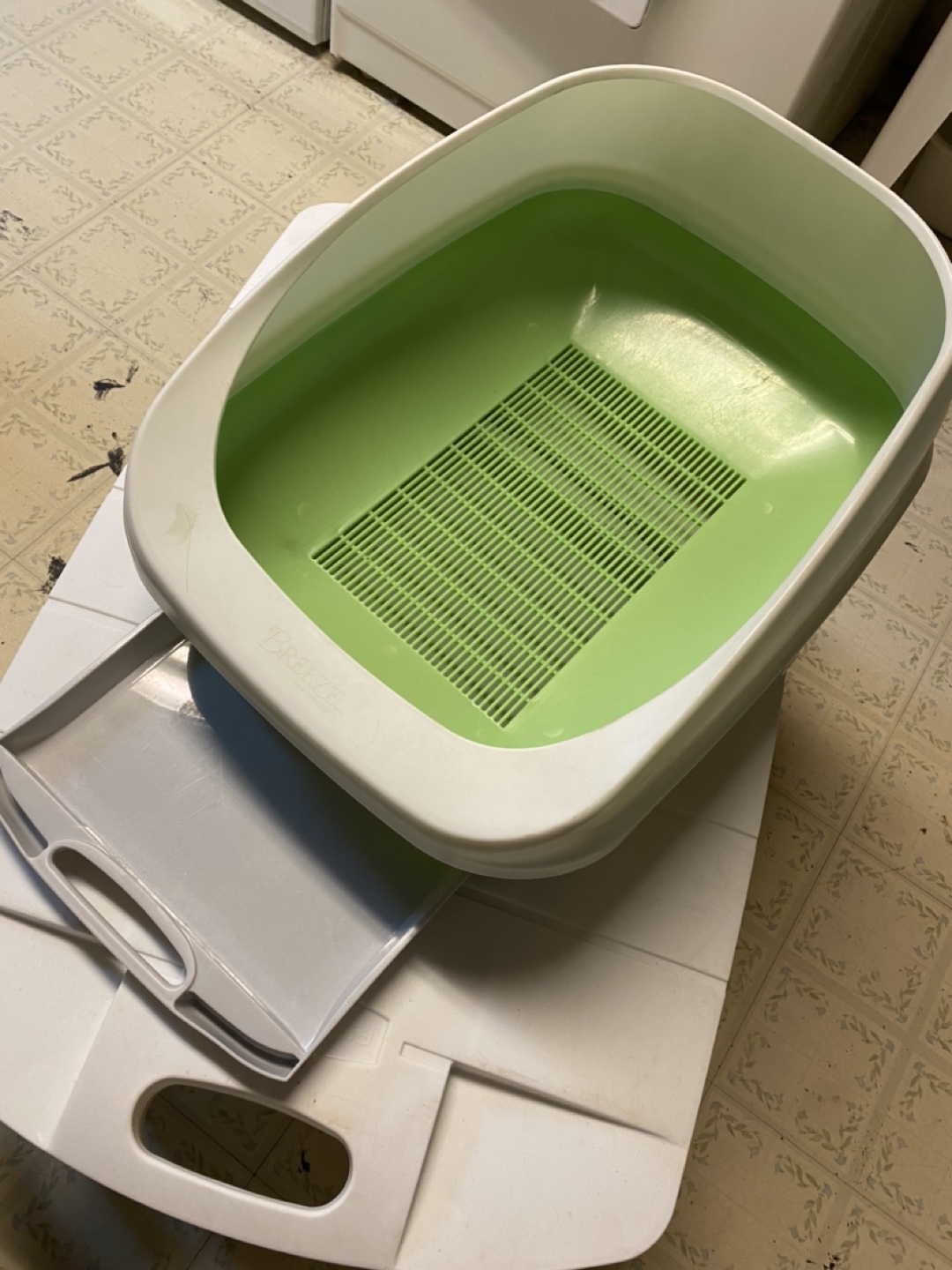 Pellet cat litter box thumbnail
