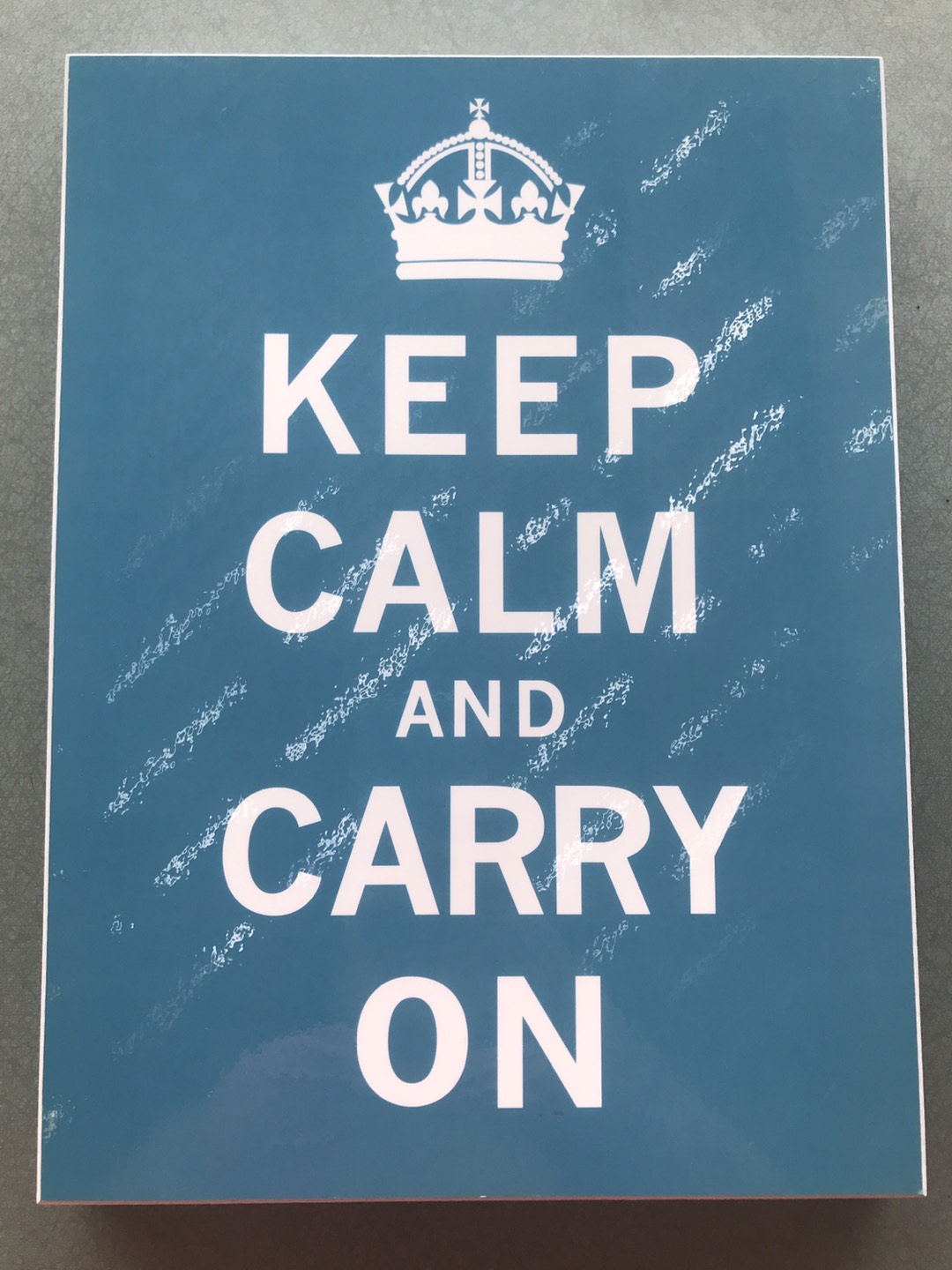 KEEP CALM AND CARRY ON WOODEN WALL HANGING.NEW.