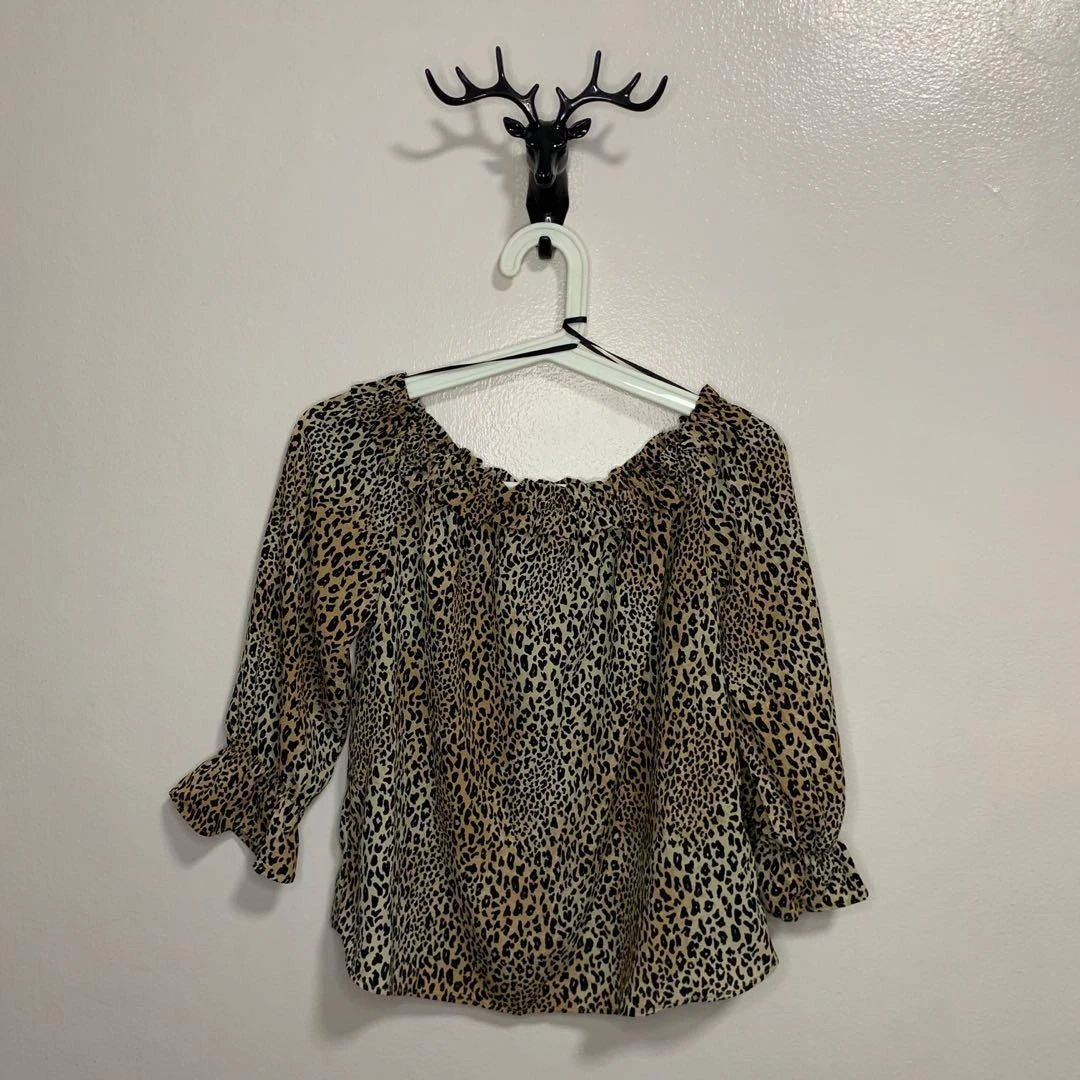 h&m off shoulder cheetah print top image indicator(2)