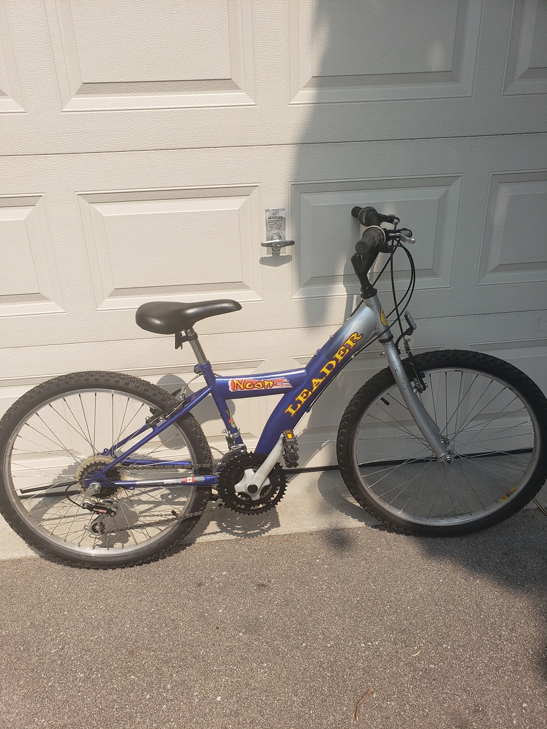 Beautiful Youth Mountain Bike 24inch tires thumbnail