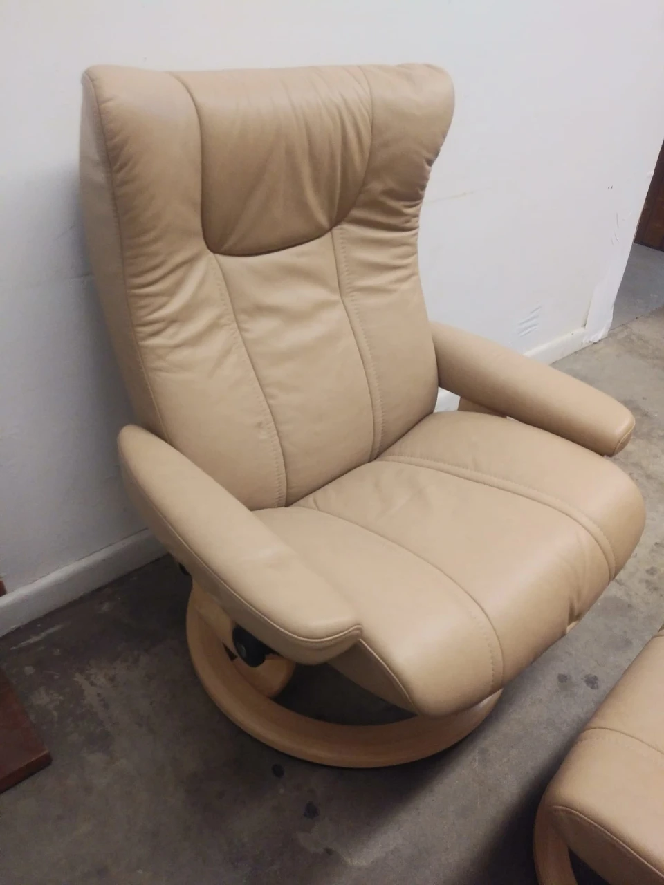 Recliner with Ottoman - photo 3