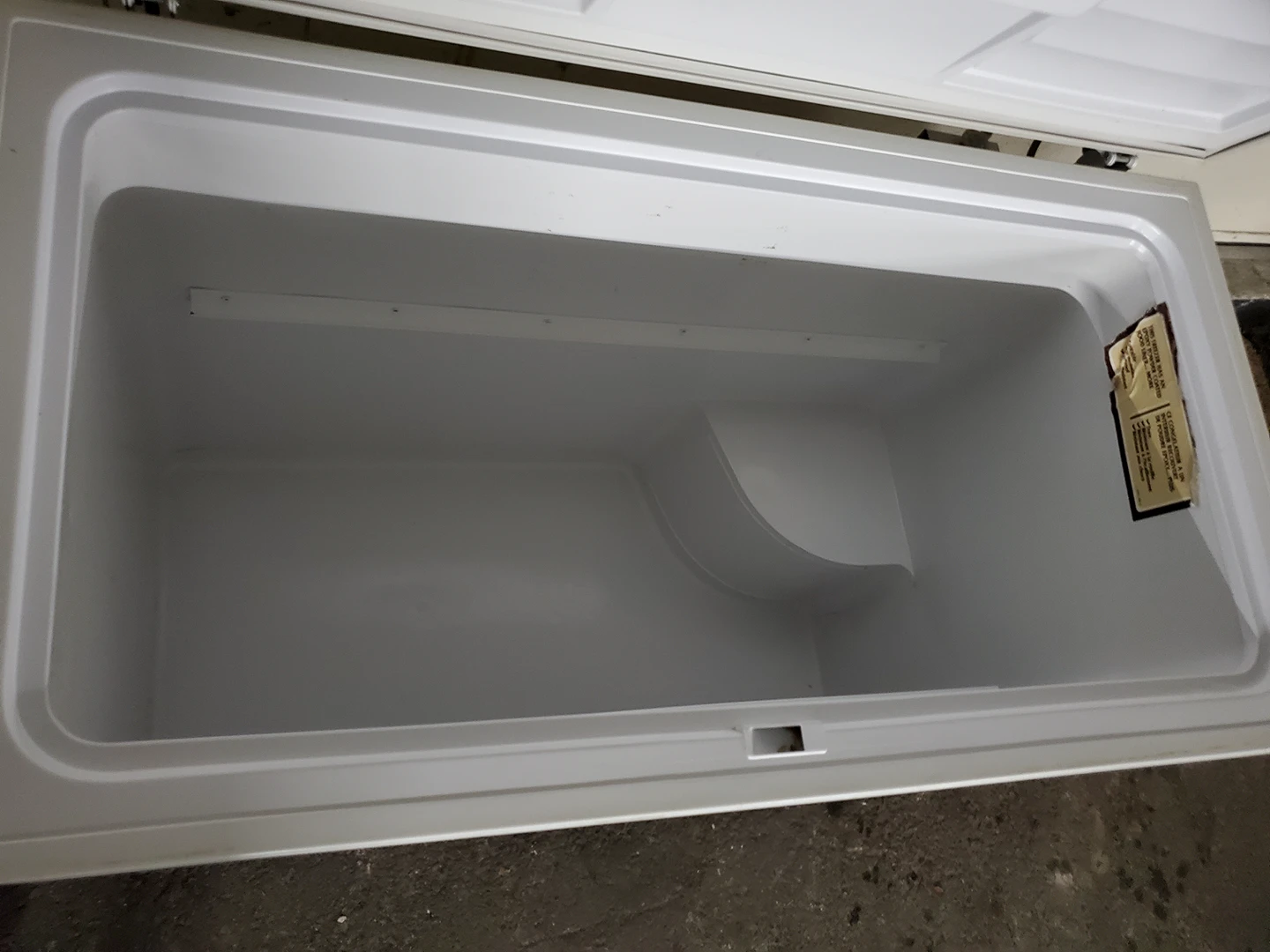 5 cu ft chest freezer including 4 wire baskets/MAKE AN OFFER!!! - photo 4