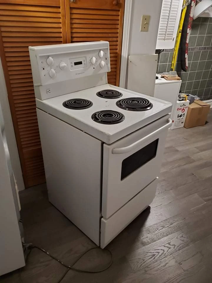 24in electric stove - photo 2