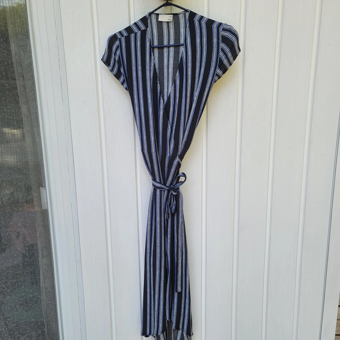 Aritzia Free Jessa Wrap Dress XS, Blue stripes