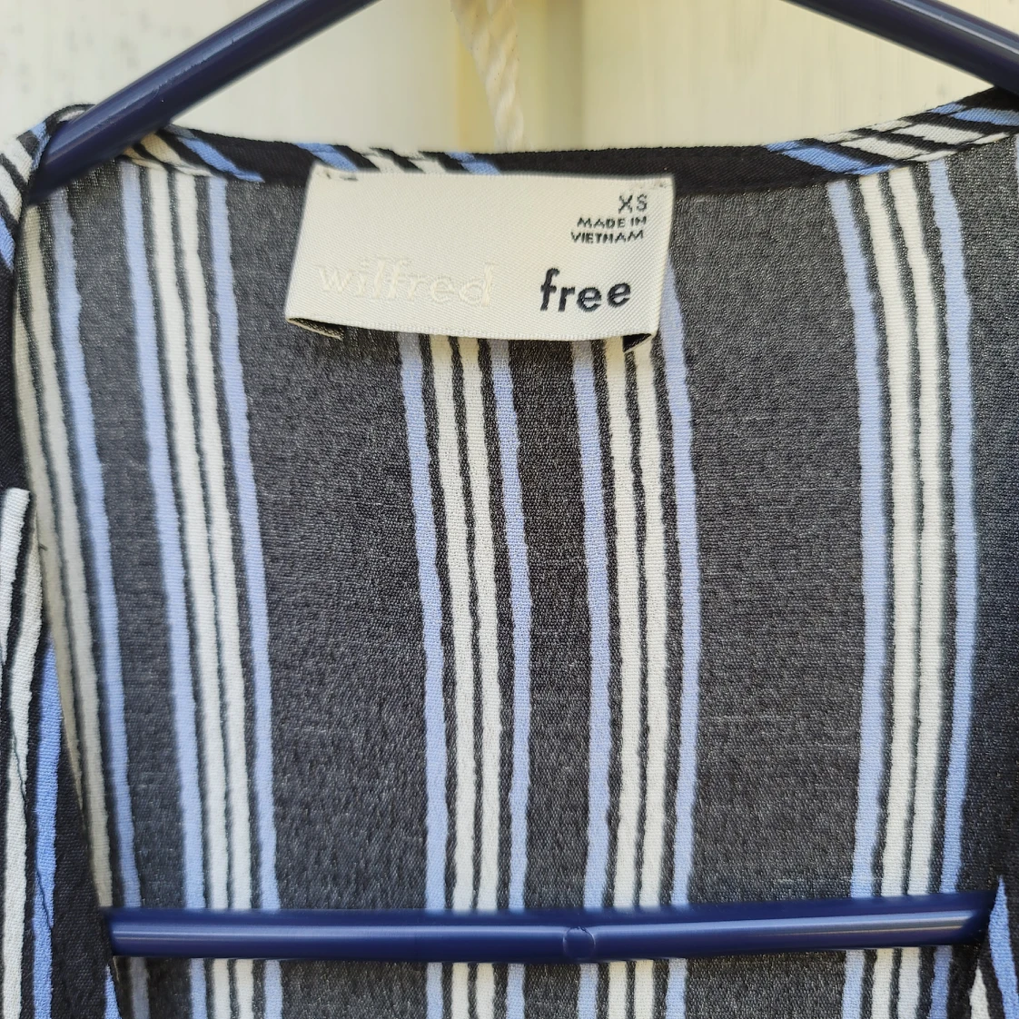 Aritzia Free Jessa Wrap Dress XS, Blue stripes - photo 5