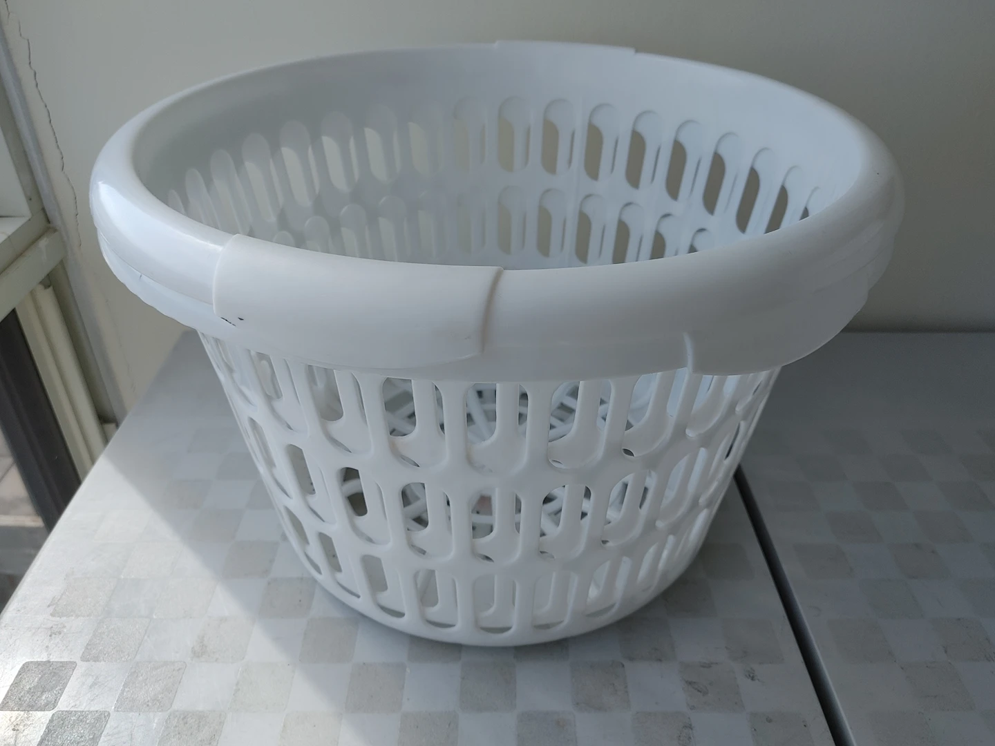 plastic laundry baskets #freecycle - photo 3