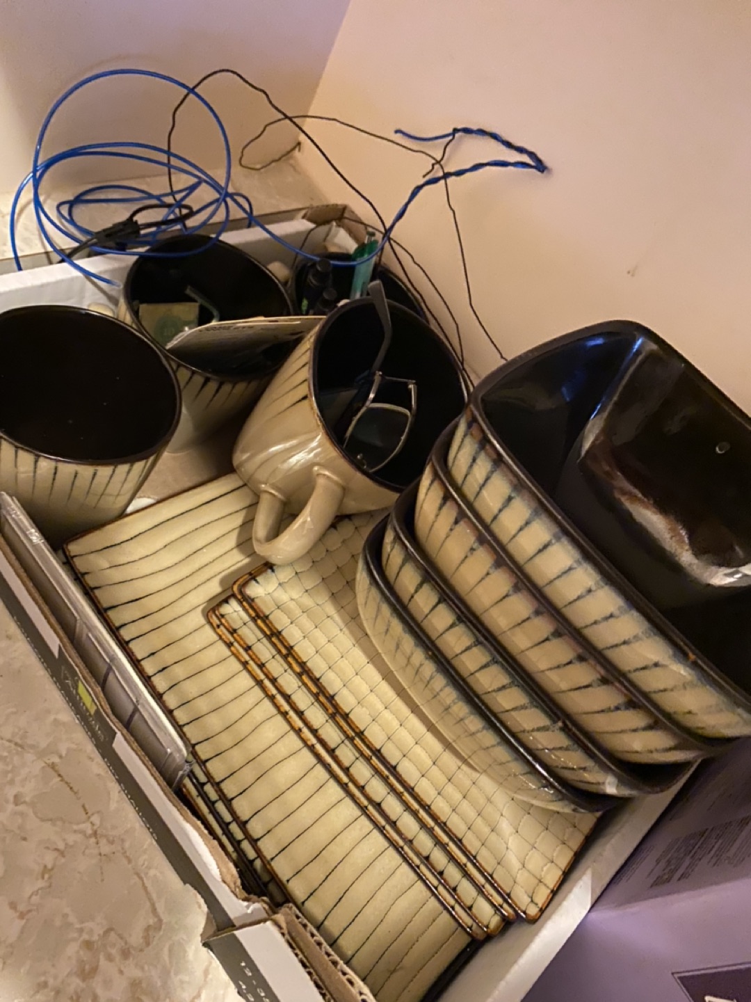 16 piece dinner set, barely used  - photo 2