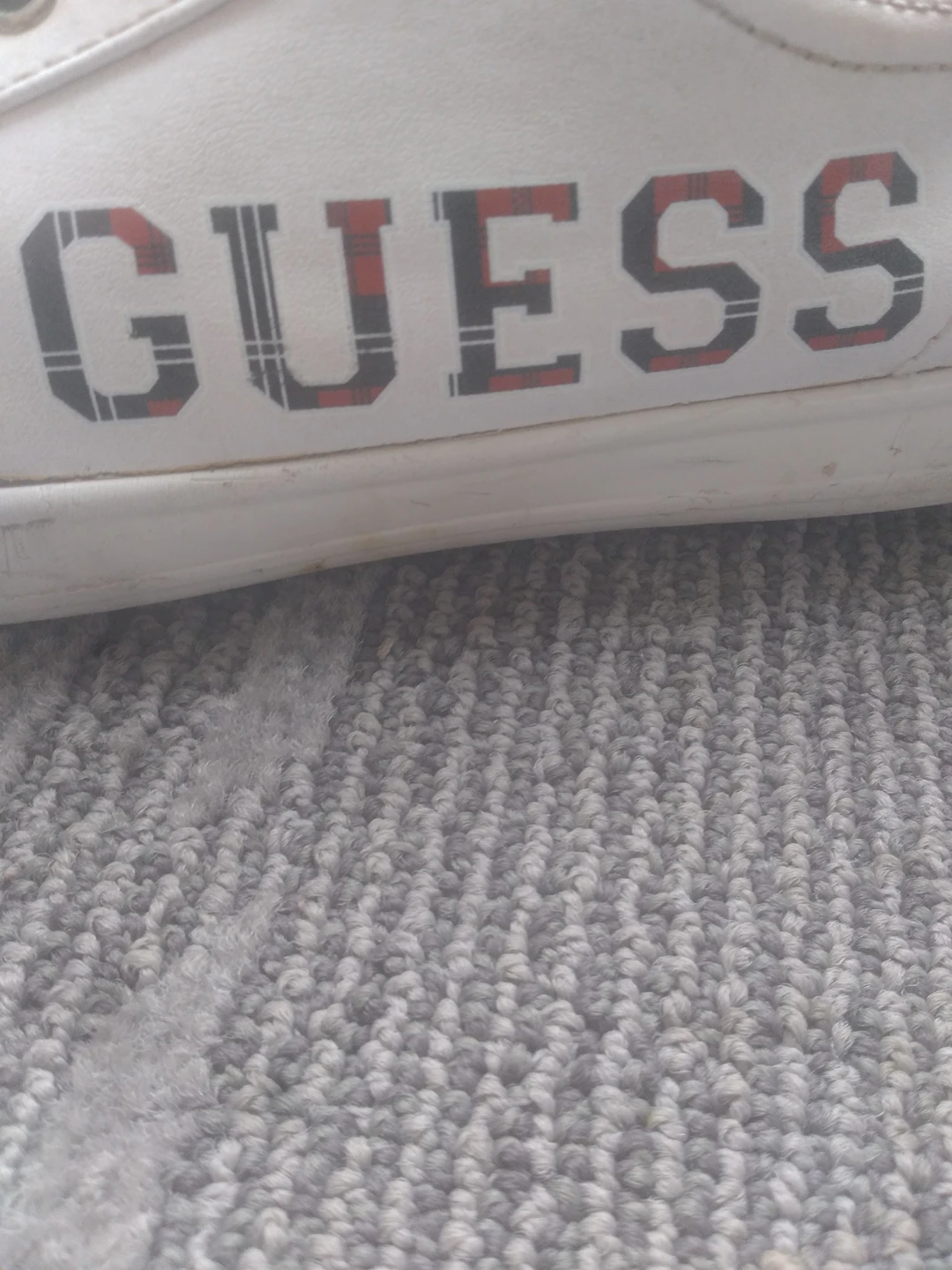 guess shoes thumbnail