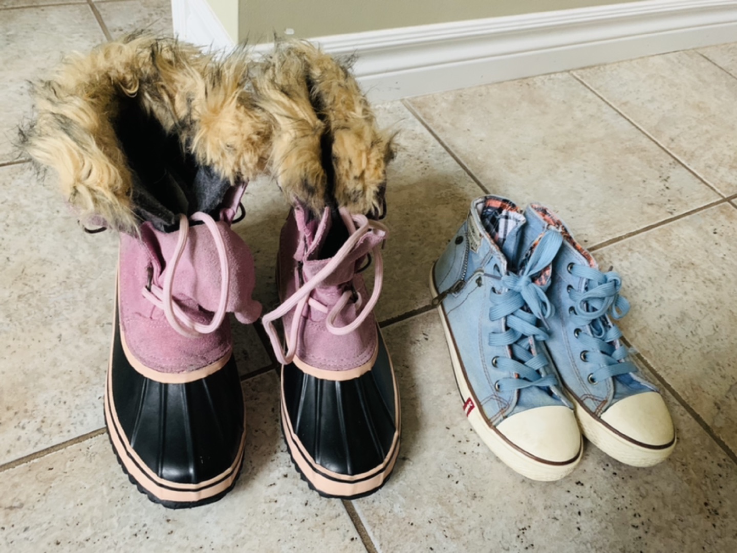 Kids shoes size 4 thumbnail