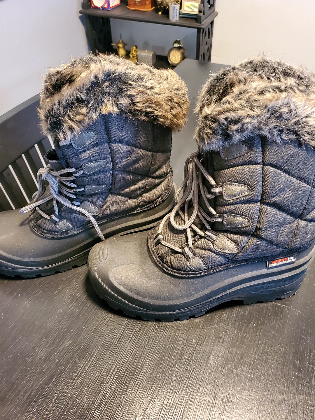Winter boots thumbnail