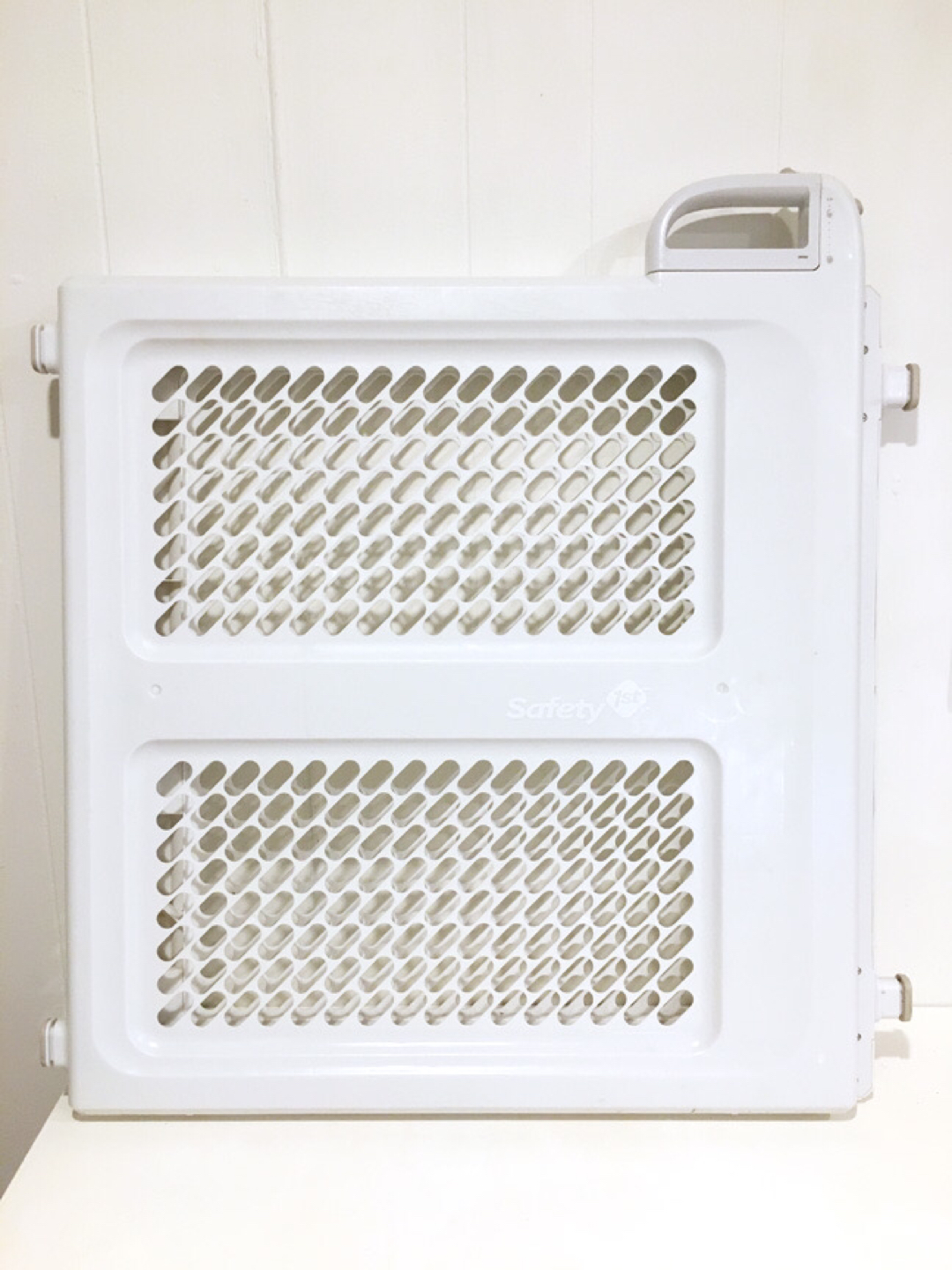 $15 Safety 1st Lift, Lock Baby Gate Pressure Mount 28" to 42"  thumbnail