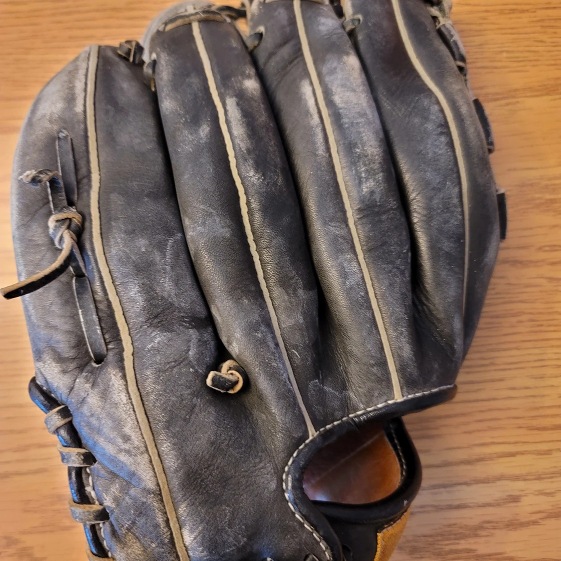 A Pair of Baseball Gloves Splading Tan and Black - photo 5