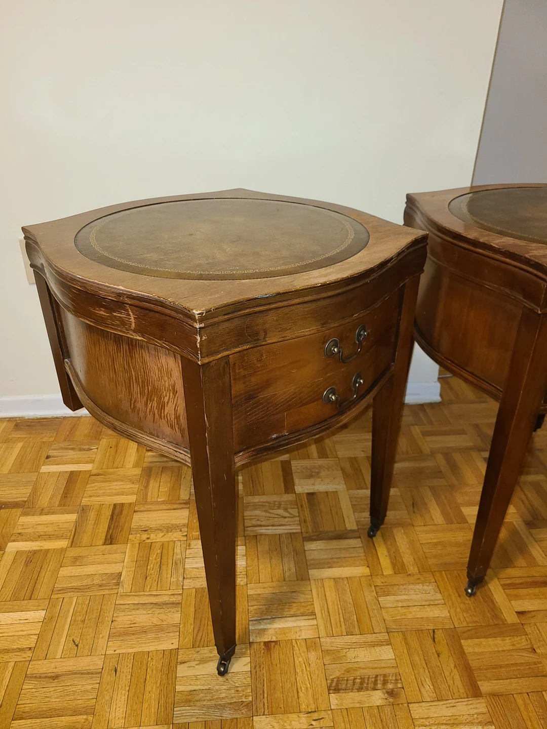 Pair of Vintage Side Tables - photo 4