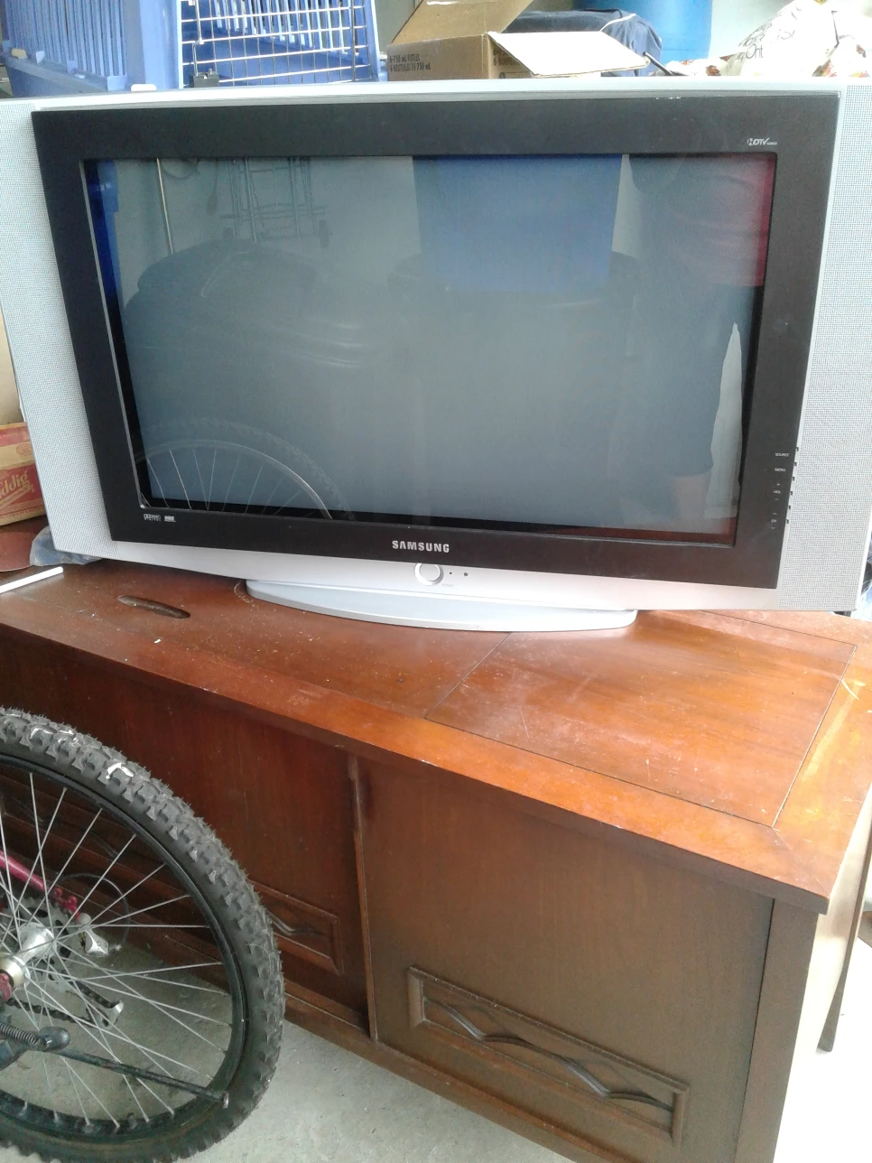 SAMSUNG 37 inch tv with remote - photo 2